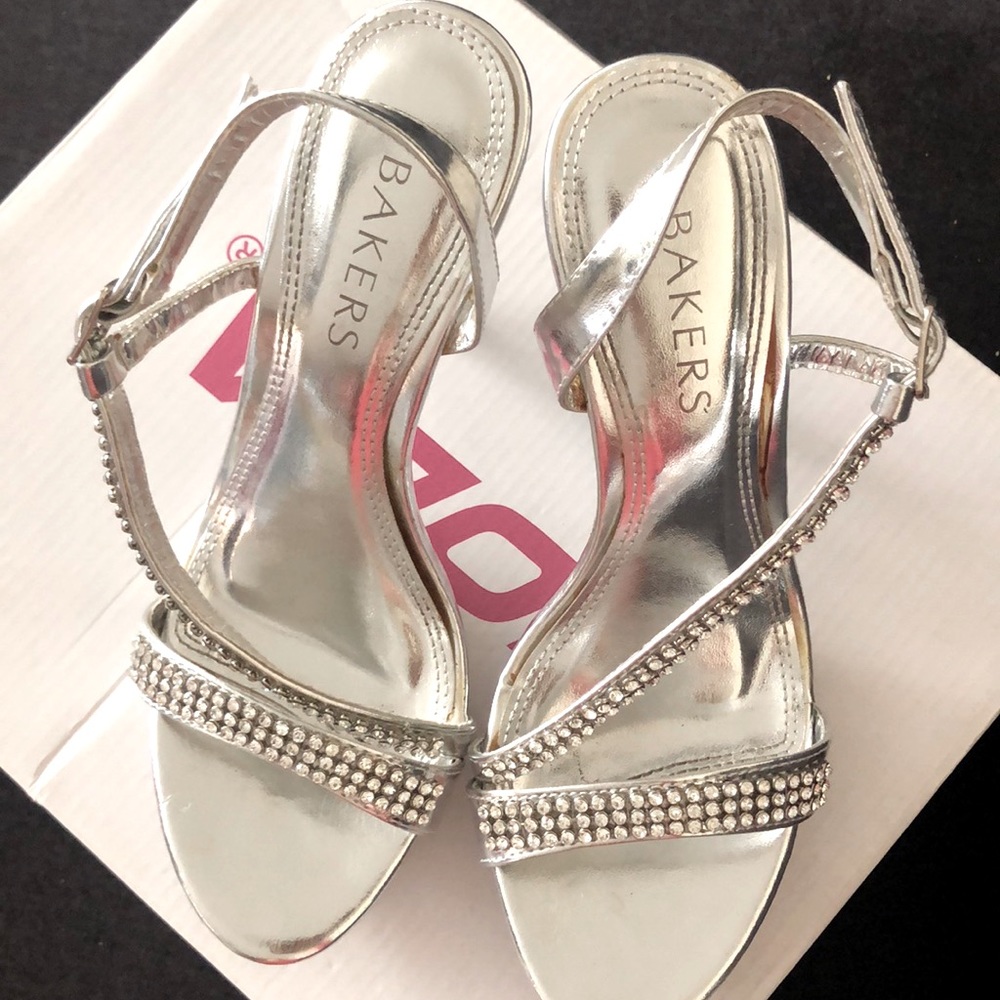 Baker’s Heels - Picture 3 of 5
